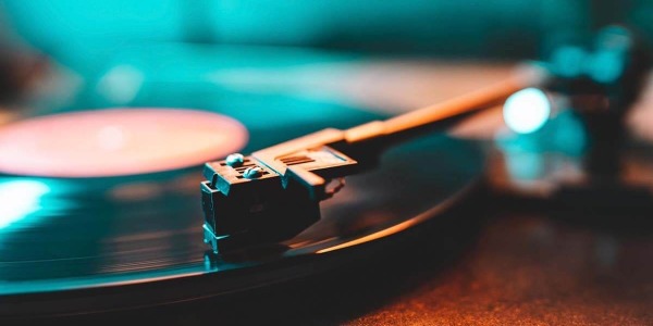 Come scegliere il giradischi giusto? La guida rapida e semplice