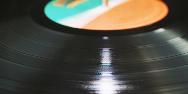 How to clean vinyl at home: all the most effective methods
