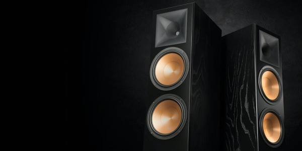 Klipsch RF-7 III: Rivivi le esperienze dei concerti più emozionanti con dei diffusori che portano il live a casa tua. 