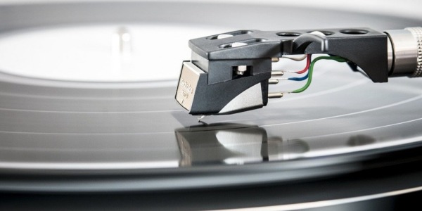 Automatic Turntables: 5 Models to Revitalize Vinyls