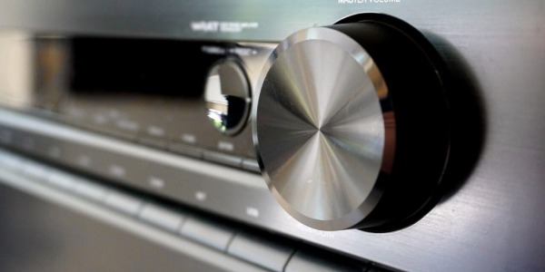 Audio amplifier: quick guide to choosing (with examples)