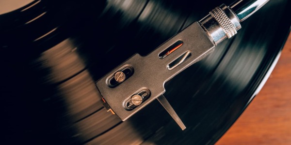 Come capire se la puntina del giradischi è consumata? Consigli utili