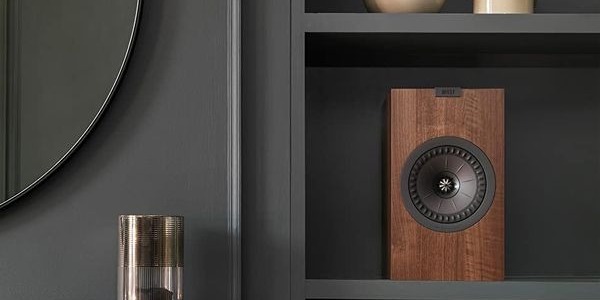 Kef Q350: diffusori da scaffale con design e tecnologia avanzata