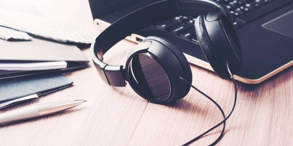 Guida alla scelta delle cuffie cablate: su quali dettagli concentrarsi?