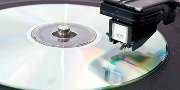 Vinile o CD: qual è il modo migliore di ascoltare musica?