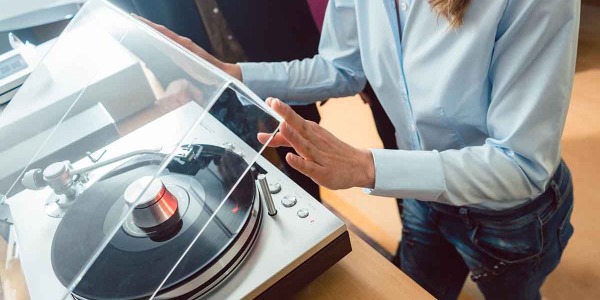 Dove posizionare il giradischi? Consigli per ascoltare al meglio i vinili