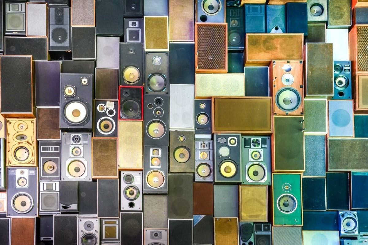 Cosa significa cassa dritta? La storia di un termine tornato di moda